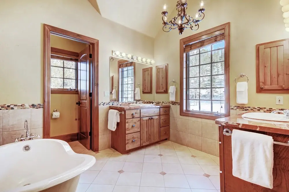 Ten Mile Estate 4 Bedrooms 4.5 Bathrooms Home