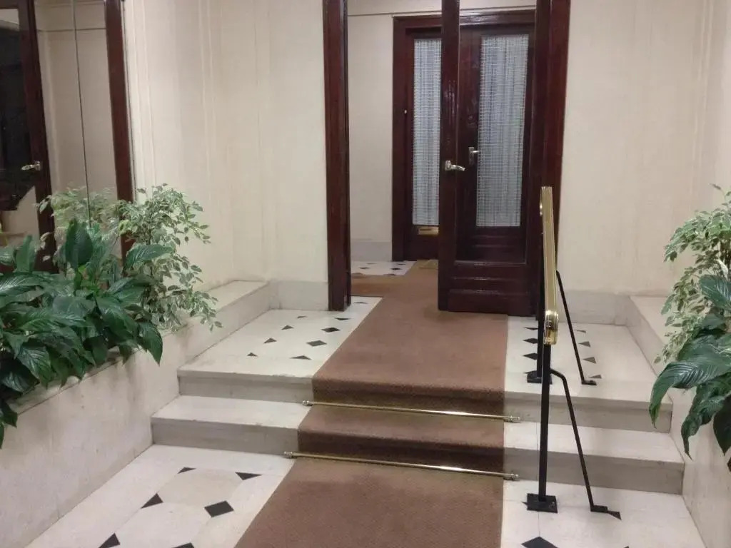 Coquet studio Porte d'Auteuil - très proche de Roland Garros - durée minimum 7 nuits - parking facile à proximité