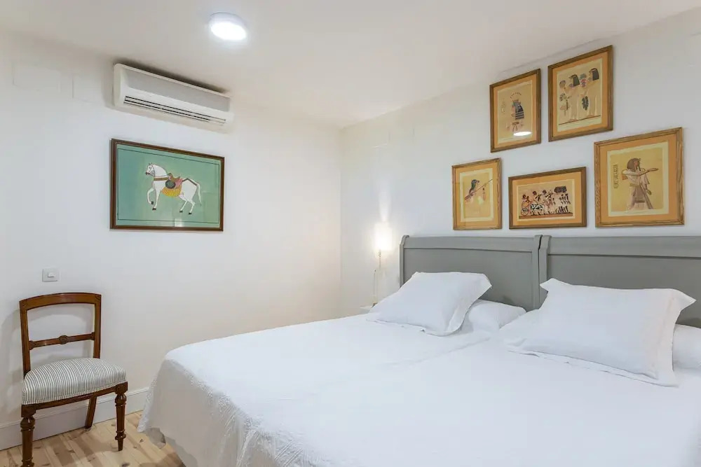 Modern Apartment 2 Bd & 2 Bth Near the Cathedral Catedral V