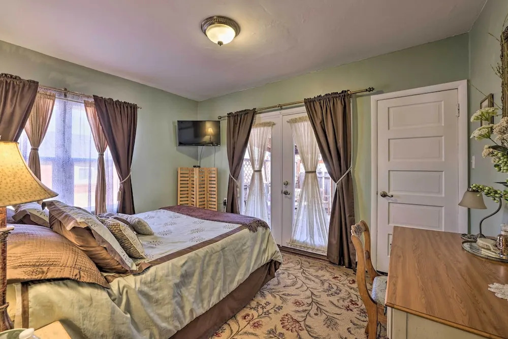 Charming Cedar City Retreat - Walk to Downtown!