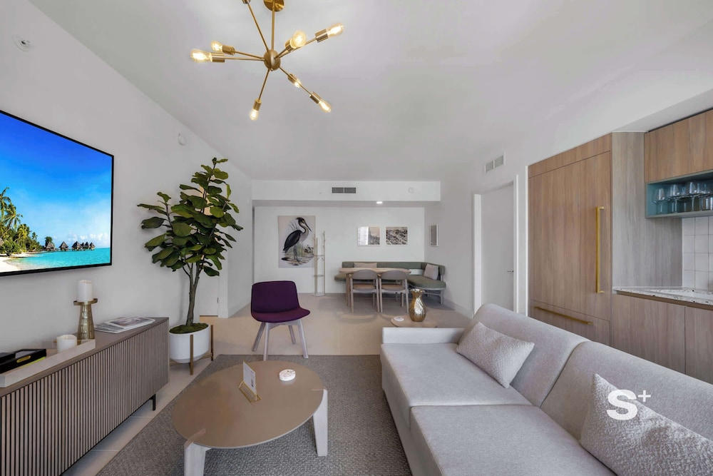 2-BD Condo in DTW Miami - City Views