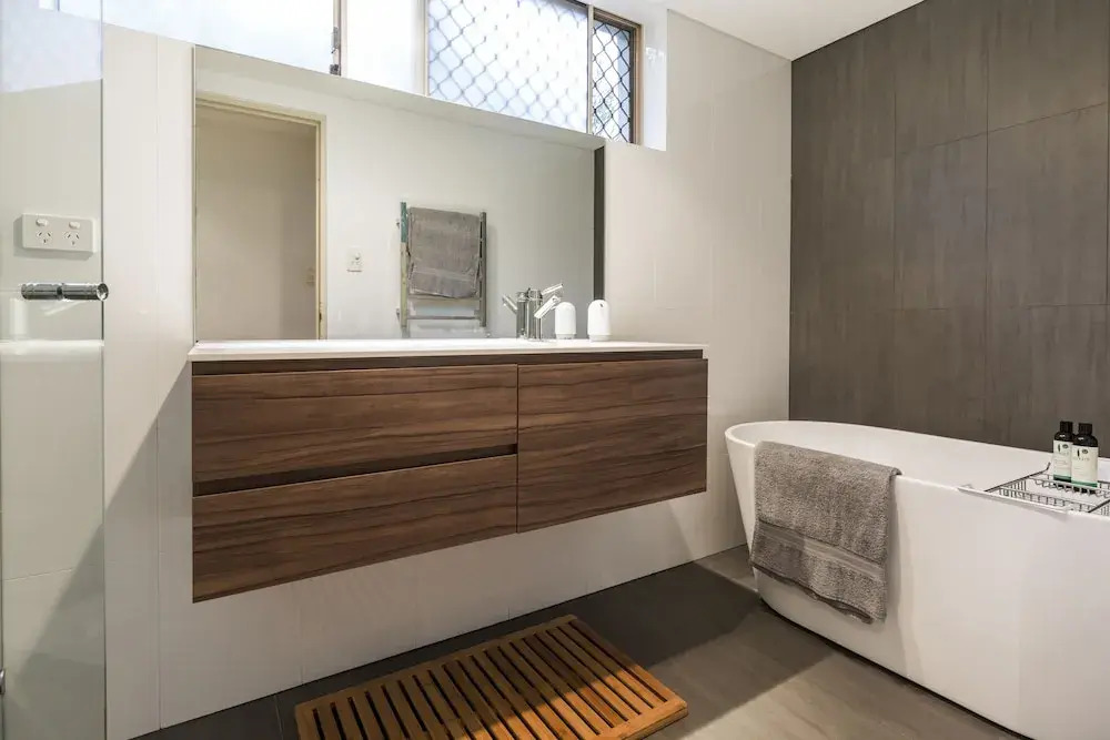 Coogee Beach With AC Close To Beach And City