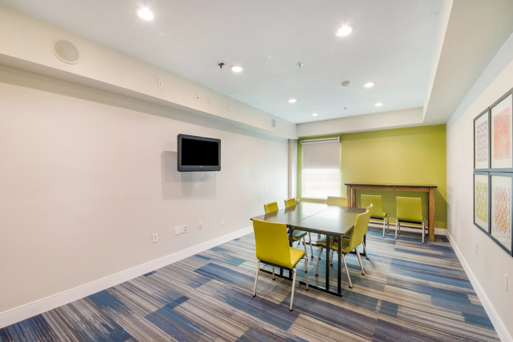 Holiday Inn Express Hotel & Suites Columbus by IHG
