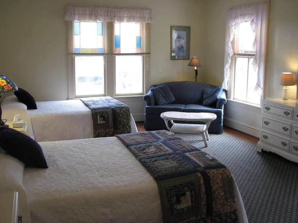 Winter Clove Inn & Resort