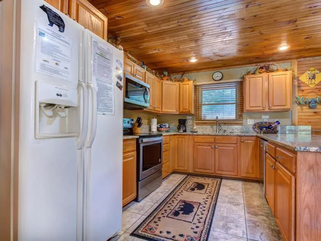 The Moose is Loose, 4 Bedrooms, Mountain View, Hot Tub, Sleeps 10