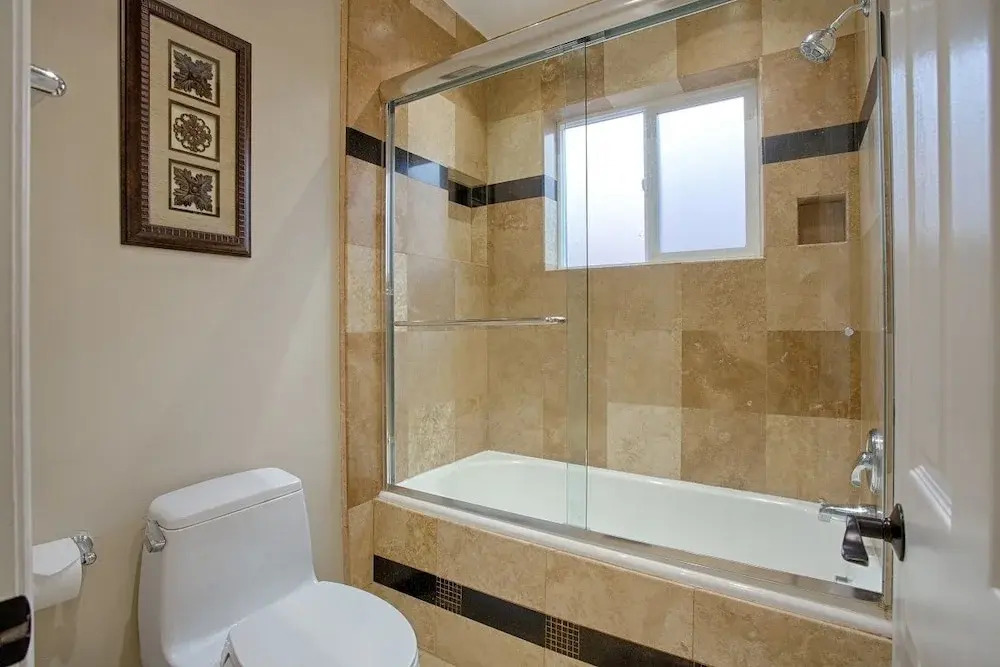 128 39th ABC 5 Bedrooms 3 Bathrooms Villa