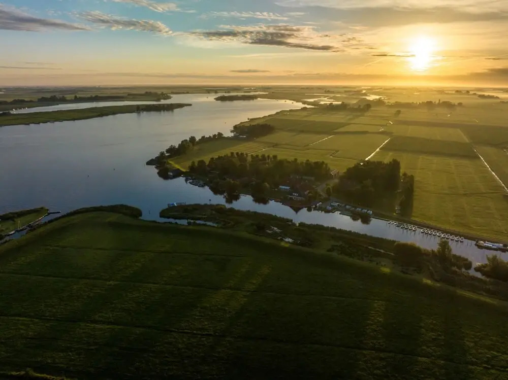 De Jister Groepshuis aan het Water Voor 30-62 Personen