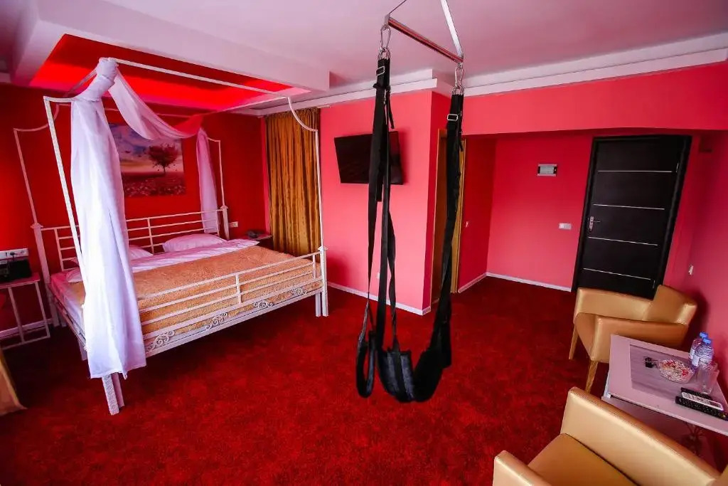 4 Rooms