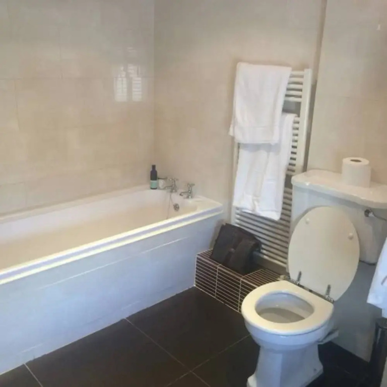 2 Bedroom House Near The Sea