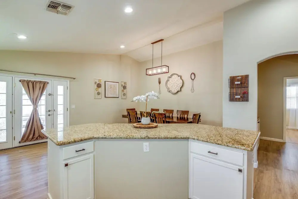 Fenced-in Pool & Patio: Gilbert Home!