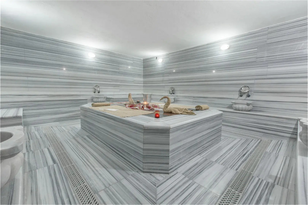 Side Resort Annex