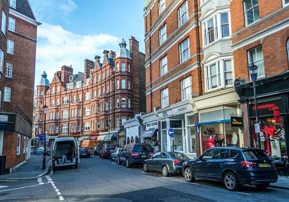 Luxury 1 Bed Apartment in Olympia Kensington