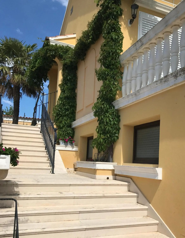 Vila Rojana