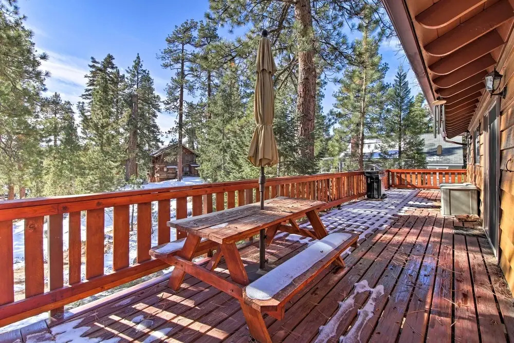 Walk to Lake: Rustic Home w/ Deck in Fawnskin