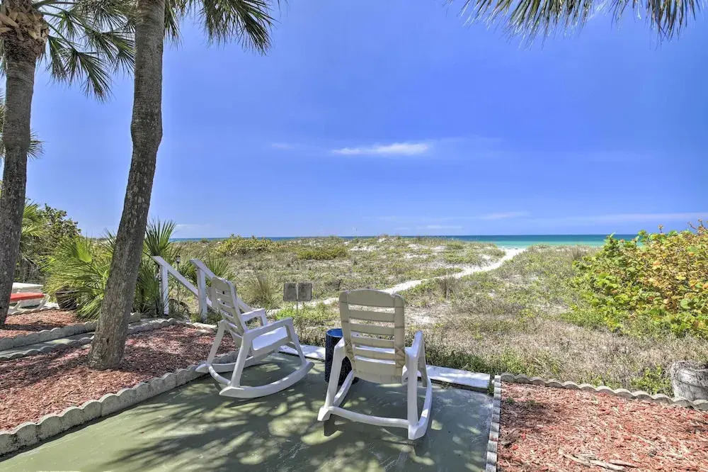 On-site Beach Access: Walkable Gulf Coast Retreat