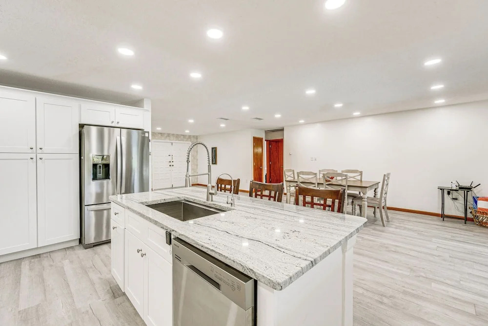 Port Charlotte Retreat w/ Lanai + Private Pool!