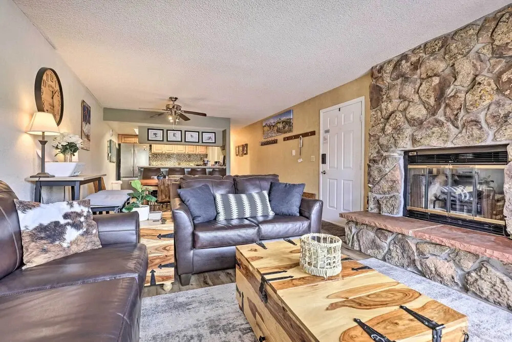 Cozy Mountain Fraser Condo w/ Pool & Hot Tub!