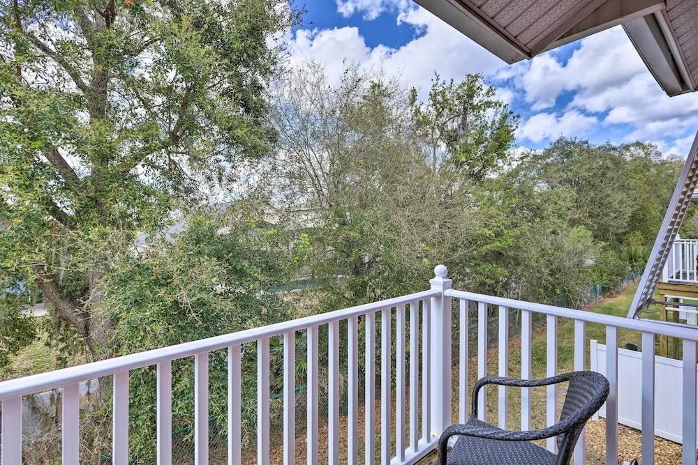 Cozy Kissimmee Townhome ~ 8 Mi to Disney World!
