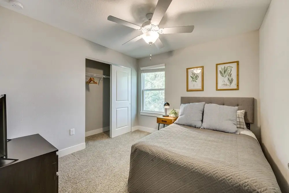 Pet-friendly Townhome, 1 Mi to Southbank Riverwalk
