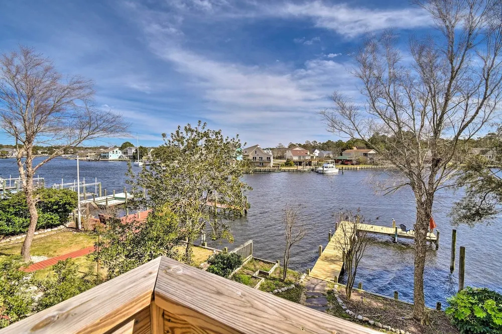 High-end Canal Front Paradise in Kill Devil Hills
