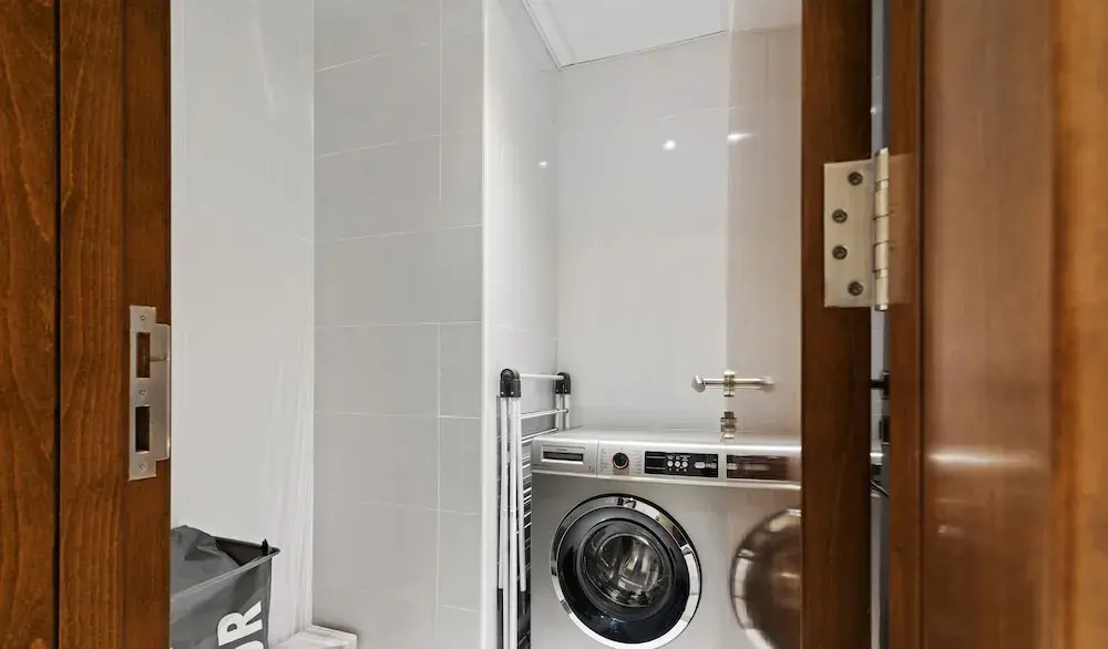 WelHome - 3BR Apt Located Directly on the Dubai Water Canal