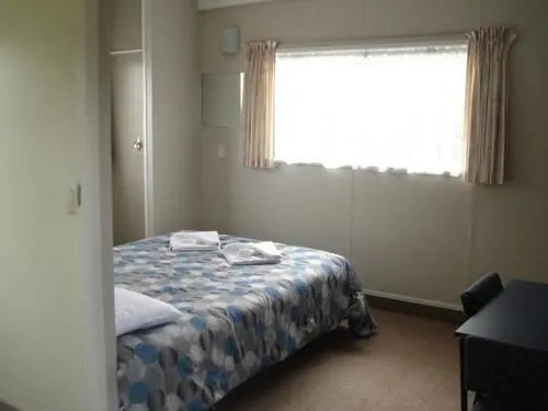 Colonial Cottage Motel