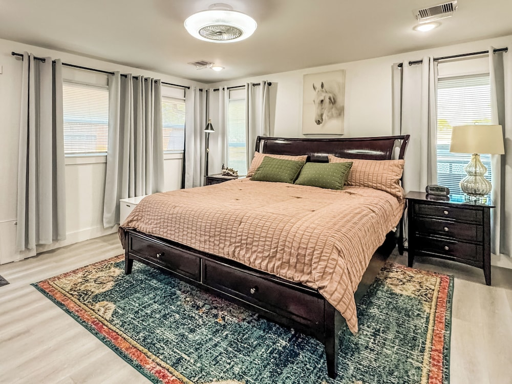The Houston Oasis - Urban Luxury