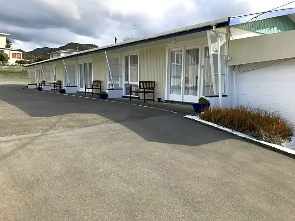 Picton House B&B and Motel
