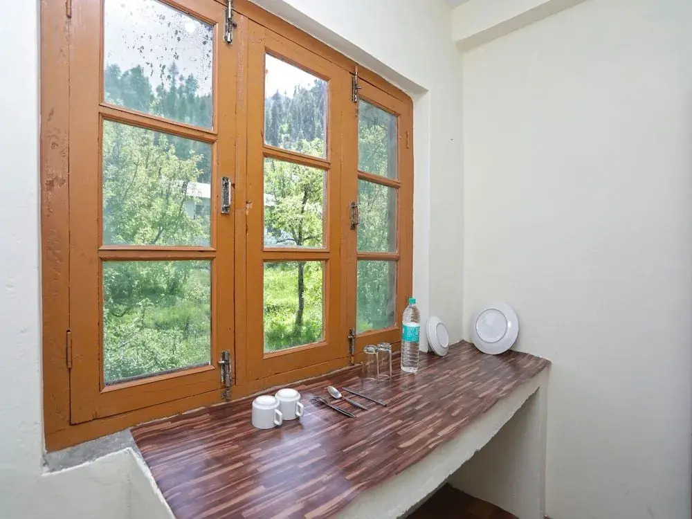 OYO 13719 Home Hill View 1BHK near Hadimba