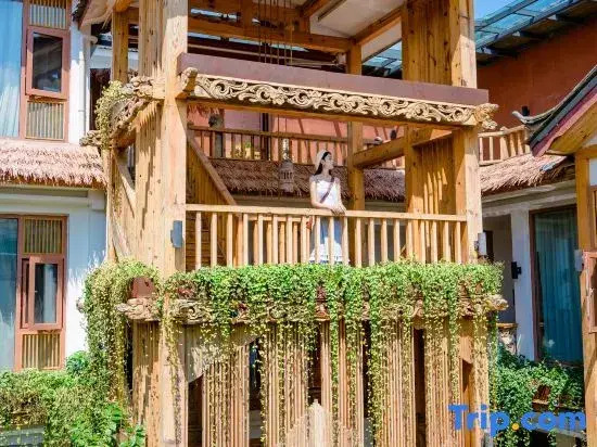 LiJiang Ancient Town DaMei Huasu · JuShe | SenYe Glowscape Designer Homestay (Dashuiche Branch)