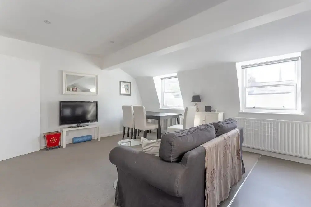 Bright & Airy 1 Bedroom Apartment in Central London