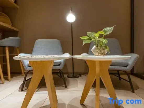 Homeinn · neo (Meishan Pengshan District Weiye Plaza Jinjiang University)