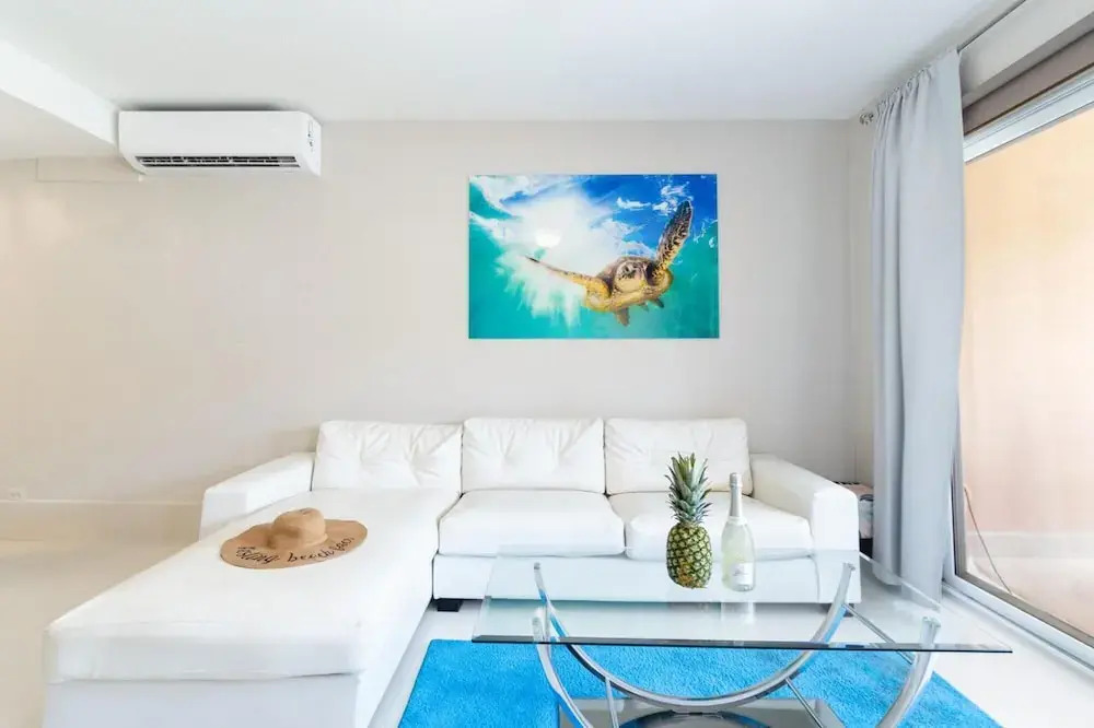 2br2 5BA Townhouse w Pool 3min Walk 2 Eaglebeach