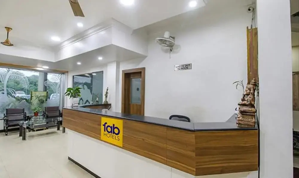 FabHotel Silver Inn I - Near Prabhat Chauraha