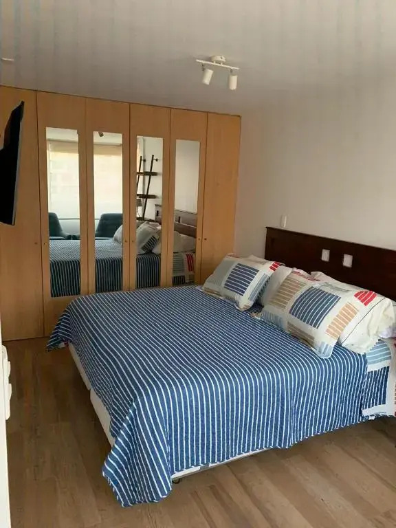 Apartament Condo Amueblado, ENCOMENDEROS 200 El Golf, Las Condes Santiago con vista al Costanera Center