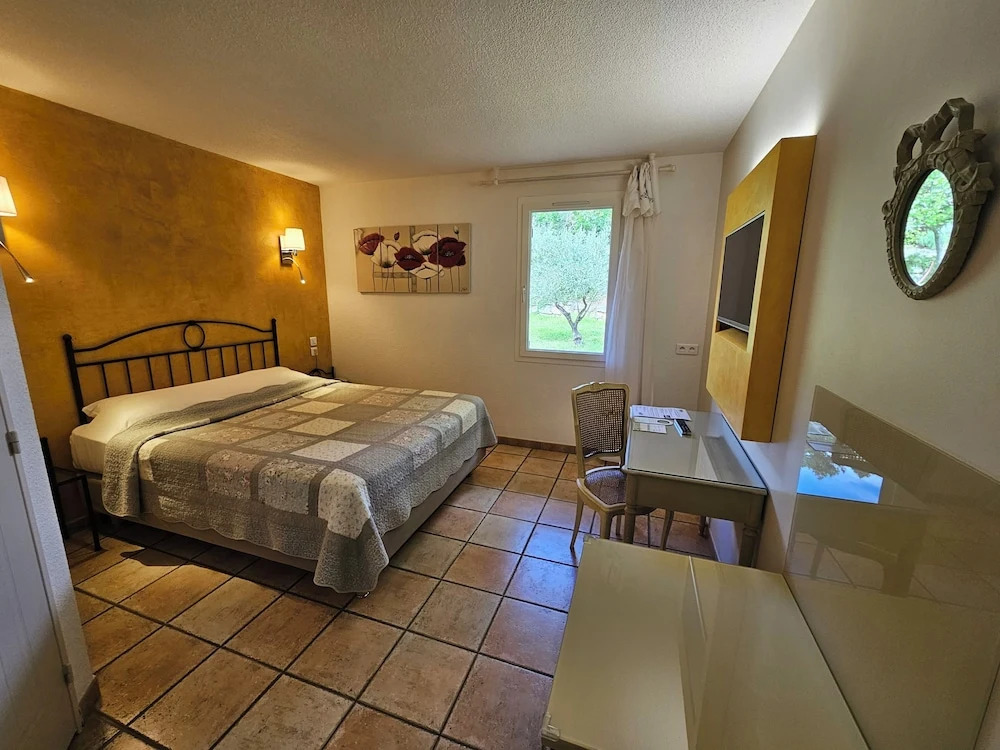 Les Sables dOcre & SPA