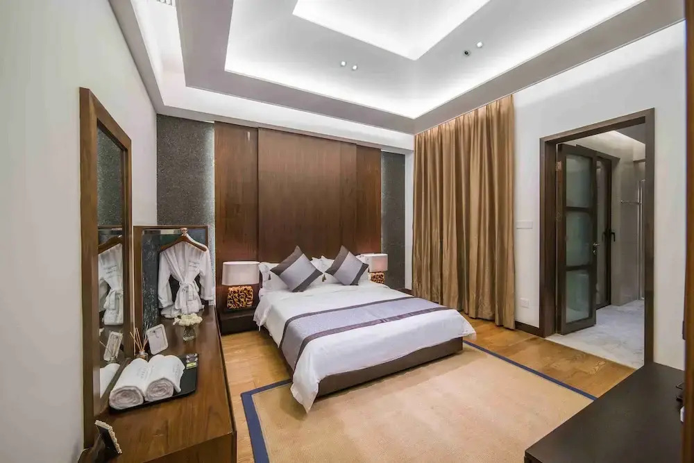 Hui Zhou Hou Niao Shui Rong Zhuang Villa