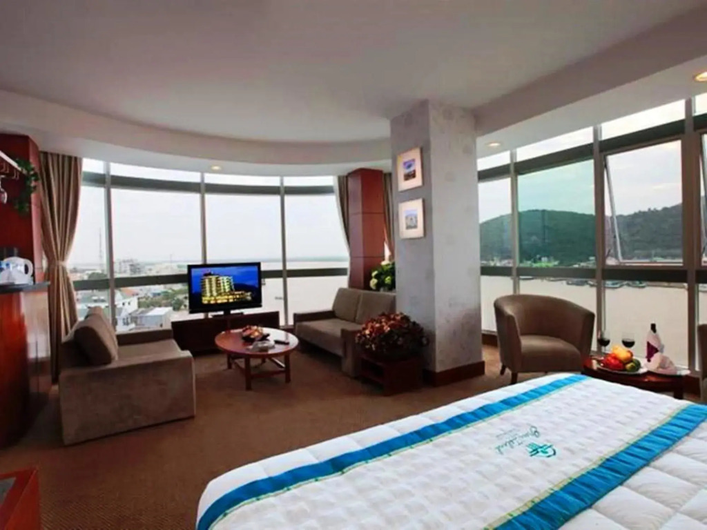 River Hotel