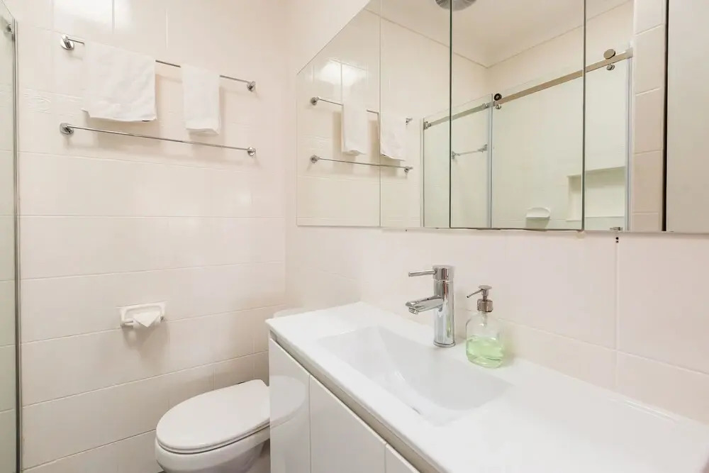 KIM, 2BDR West Melbourne Apartment
