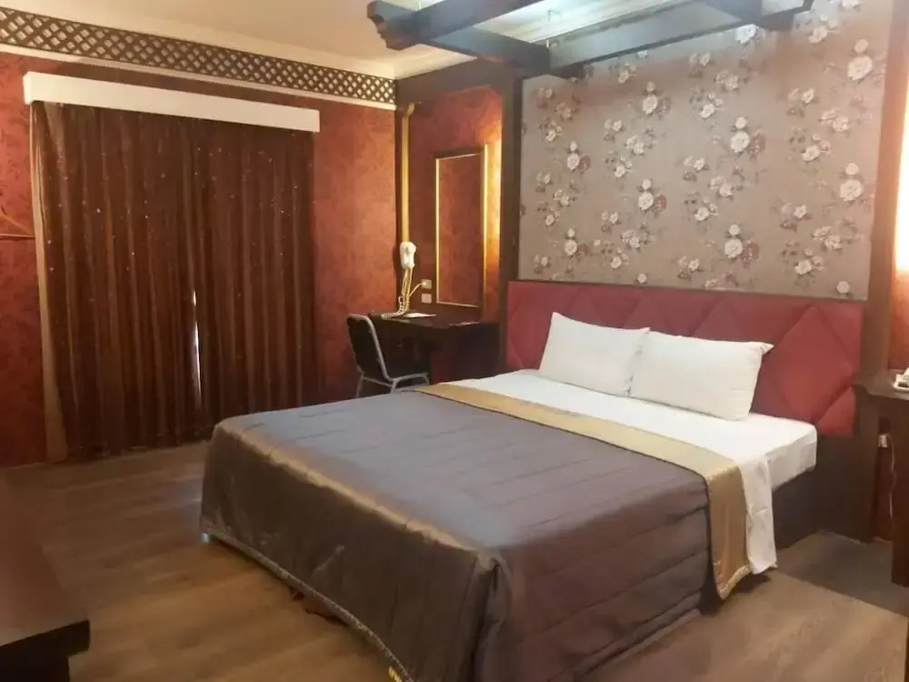 CHATEAU MOTEL