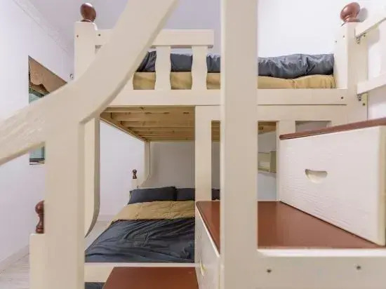 Beihai Fengcheng Homestay (Beihai Old Street Shop)