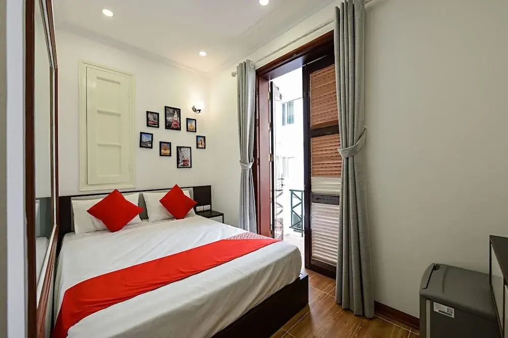 OYO 332 Moon Villa Hotel