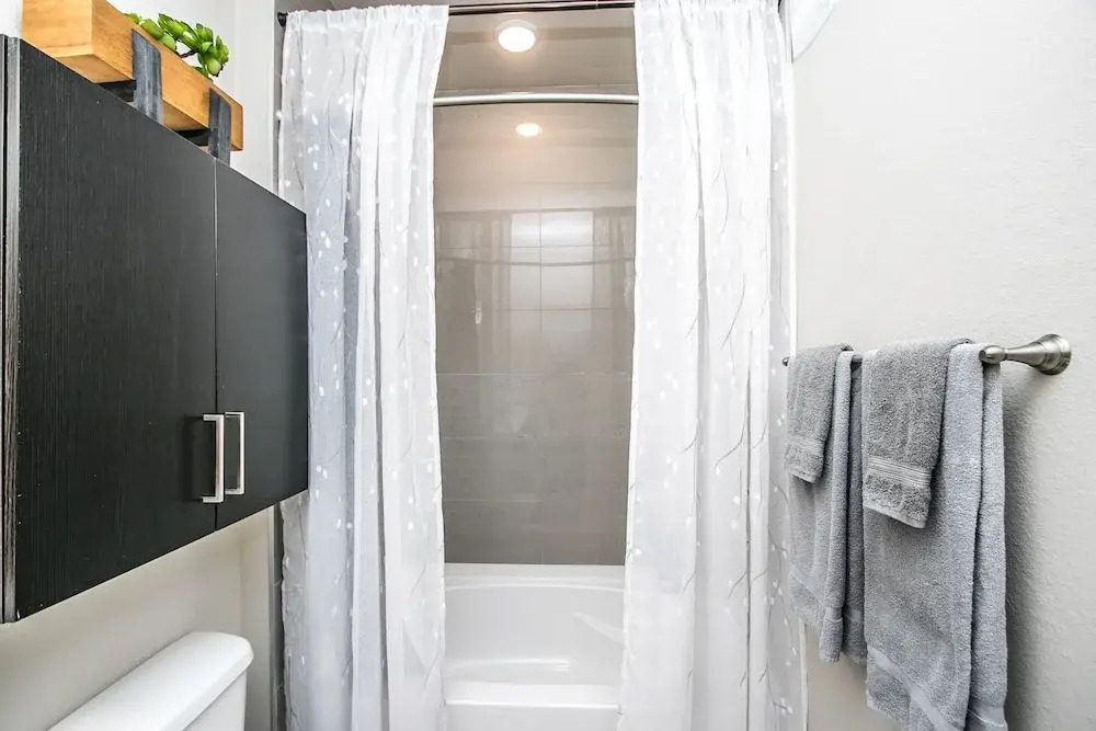 Rooftop Pool-Walk 2 shops-Dining-C4404
