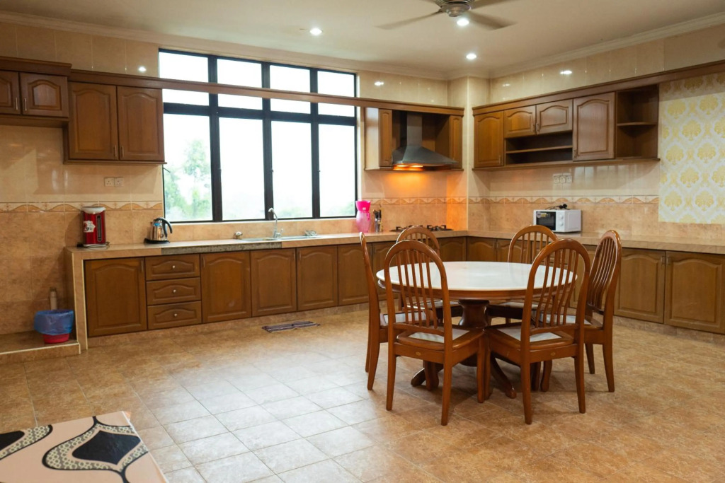 MK Homestay Wakaf Che Yeh with bathtub - Max 14 Pax