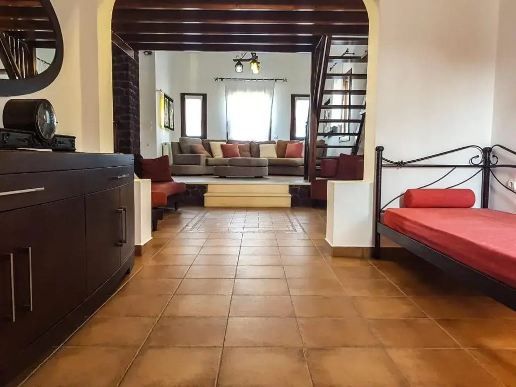 Sunshine house for 9, cozy set up,verandas, sea view.