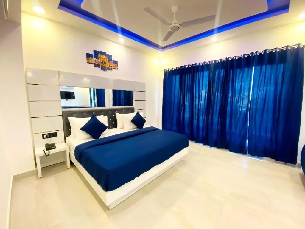 The Metro Stay By F9 Hotels-Near Sector 18 Metro Station Noida