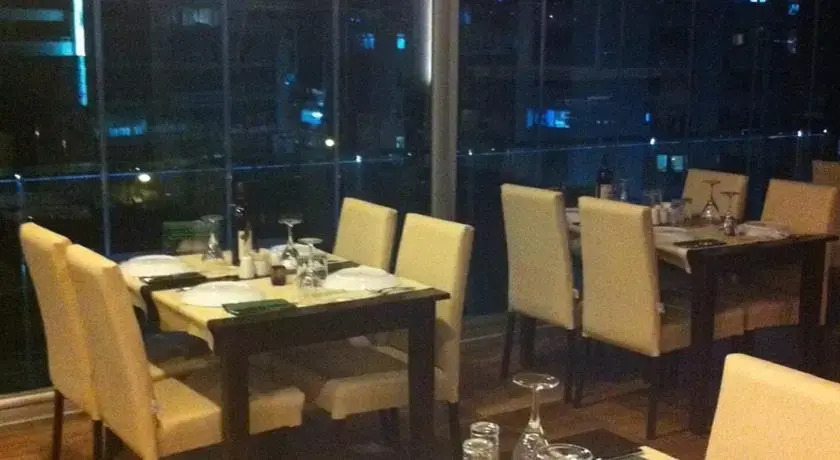 Envoy Hotel