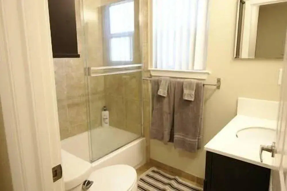 Furnished Washer & Dryer Near HWY 101