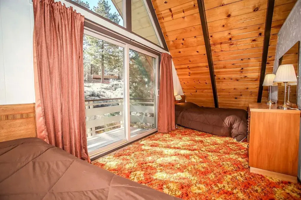 1632 - Meadow View Chalet by RedAwning