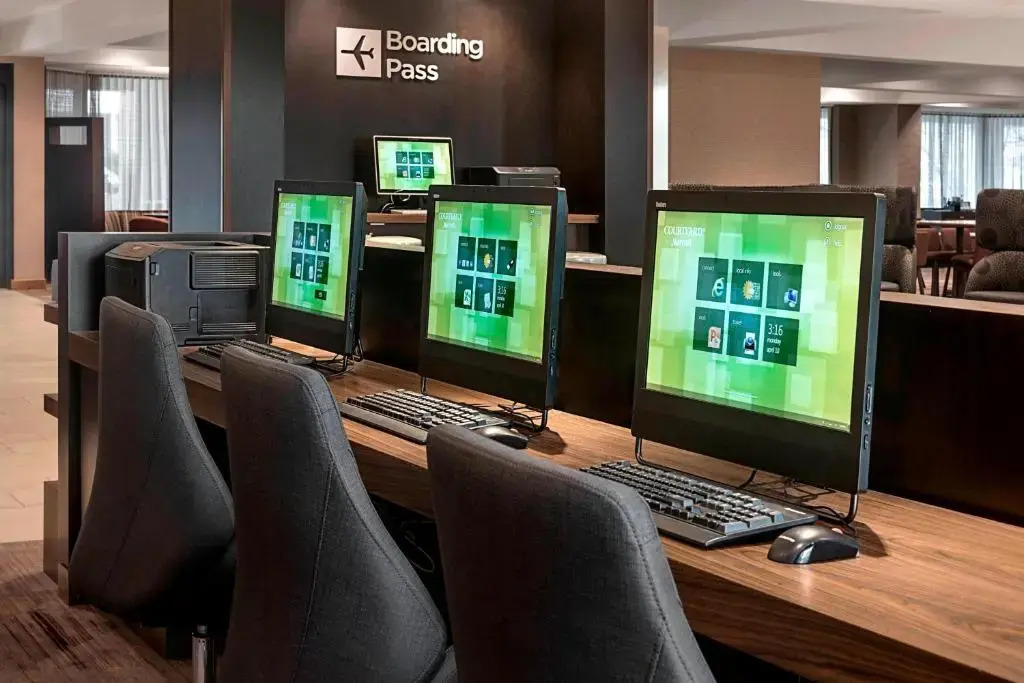 Courtyard By Marriott Jersey City Newport